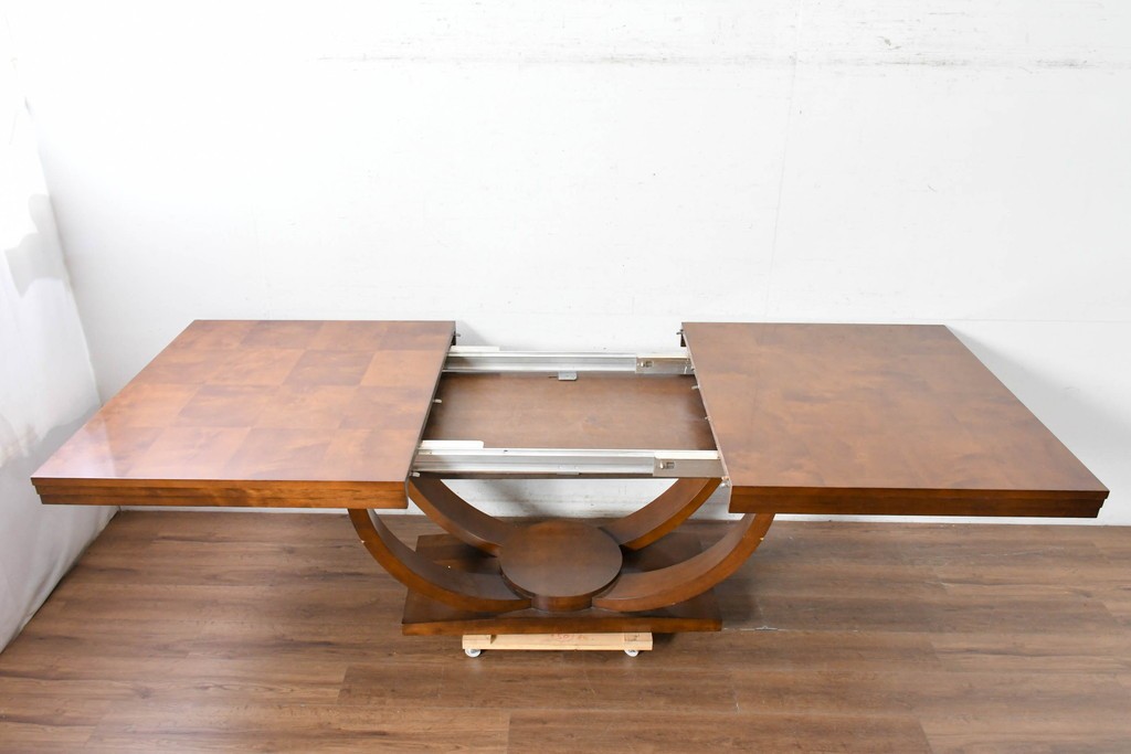 中古　アメリカ最高級ブランド　Century Furniture(センチュリー・ファニチャー)　曲線的な脚部が印象的なエクステンションテーブル　定価約220万円　(R-089514)