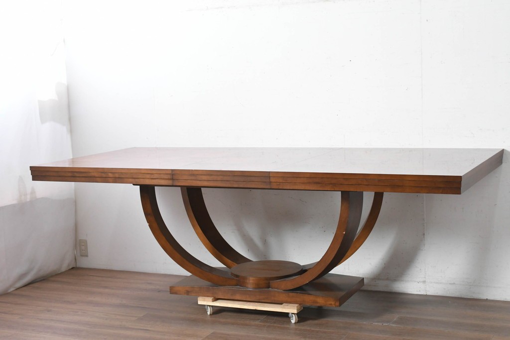 中古　アメリカ最高級ブランド　Century Furniture(センチュリー・ファニチャー)　曲線的な脚部が印象的なエクステンションテーブル　定価約220万円　(R-089514)