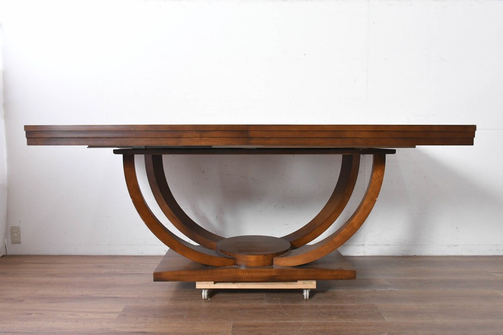 中古　アメリカ最高級ブランド　Century Furniture(センチュリー・ファニチャー)　曲線的な脚部が印象的なエクステンションテーブル　定価約220万円　(R-089514)