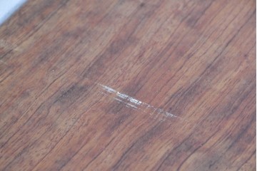 中古　ブビンガ材一枚板　厚みのある天板のダイニングテーブル　定価約125万円　(R-089516)