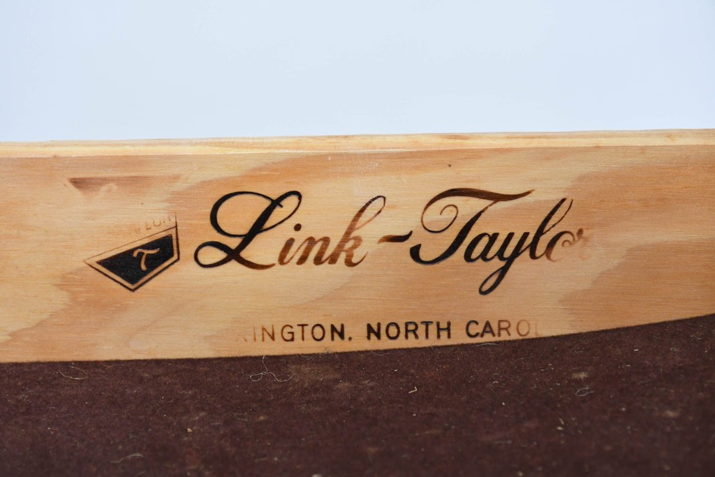 中古　アメリカ　Link Taylor(リンクテイラー)　パイン材　明るい木色が温かみを感じさせるワイドチェスト　(R-089517)
