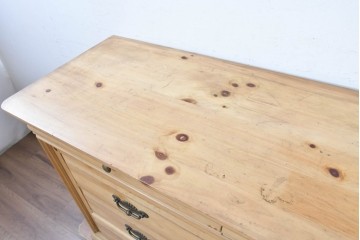 中古　アメリカ　Link Taylor(リンクテイラー)　パイン材　明るい木色が温かみを感じさせるワイドチェスト　(R-089517)