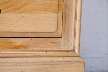 中古　アメリカ　Link Taylor(リンクテイラー)　パイン材　明るい木色が温かみを感じさせるワイドチェスト　(R-089517)