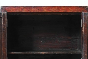 アジアンヴィンテージ　李朝家具　アンティーク調　朱色に花文様が可愛らしいキャビネット　(R-089518)