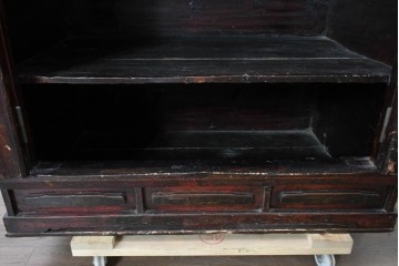 アジアンヴィンテージ　李朝家具　アンティーク調　朱色に花文様が可愛らしいキャビネット　(R-089518)