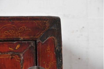 アジアンヴィンテージ　李朝家具　アンティーク調　朱色に花文様が可愛らしいキャビネット　(R-089519)