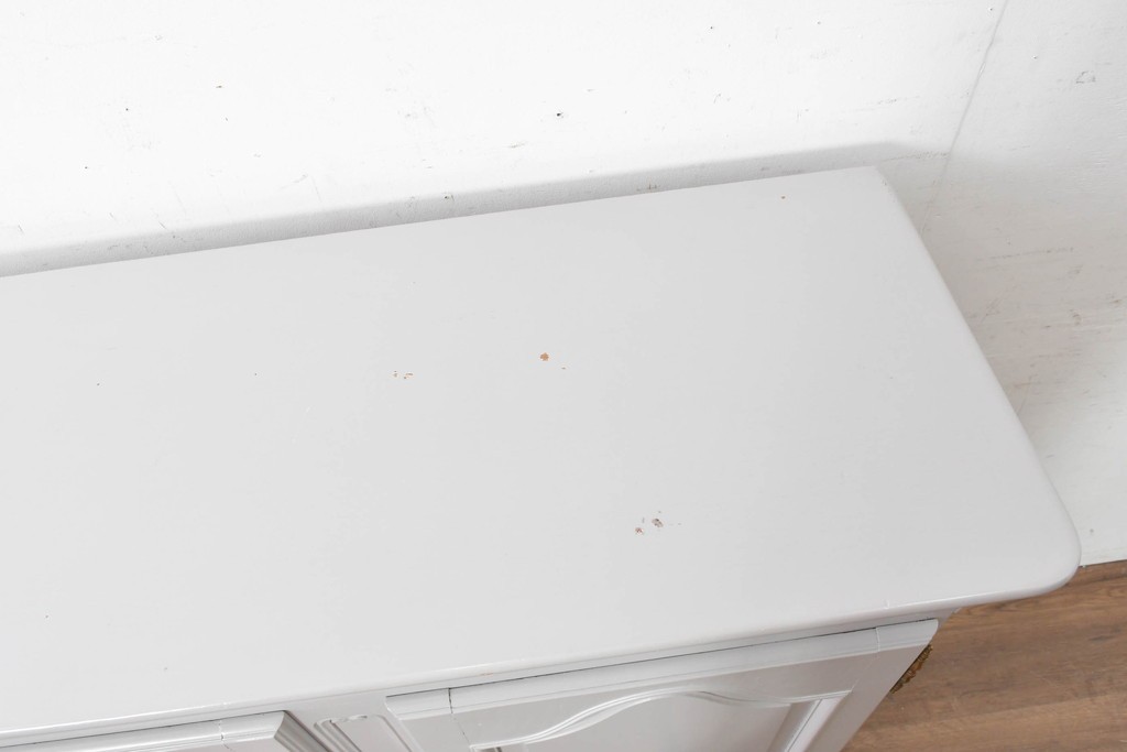 ヨーロッパヴィンテージ　フレンチスタイル　上品な佇まいのペイントキャビネット　(R-089521)
