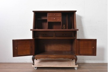 中古　国会議事堂納品の高級家具メーカー　徳田家具　彫刻意匠が上品なライティングビューロー　(R-089524)