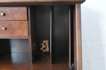中古　国会議事堂納品の高級家具メーカー　徳田家具　彫刻意匠が上品なライティングビューロー　(R-089524)