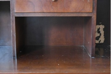 中古　国会議事堂納品の高級家具メーカー　徳田家具　彫刻意匠が上品なライティングビューロー　(R-089524)