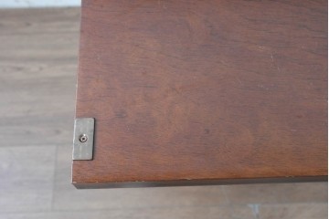中古　国会議事堂納品の高級家具メーカー　徳田家具　彫刻意匠が上品なライティングビューロー　(R-089524)