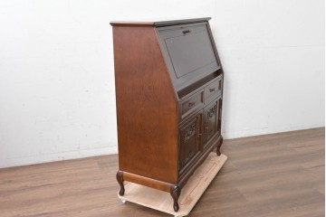 中古　国会議事堂納品の高級家具メーカー　徳田家具　彫刻意匠が上品なライティングビューロー　(R-089524)