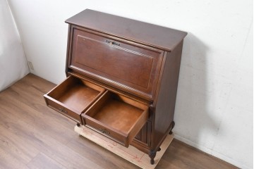 中古　国会議事堂納品の高級家具メーカー　徳田家具　彫刻意匠が上品なライティングビューロー　(R-089524)