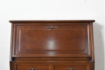 中古　国会議事堂納品の高級家具メーカー　徳田家具　彫刻意匠が上品なライティングビューロー　(R-089524)