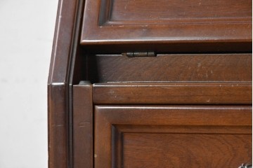 中古　国会議事堂納品の高級家具メーカー　徳田家具　彫刻意匠が上品なライティングビューロー　(R-089524)
