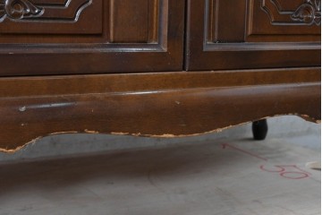 中古　国会議事堂納品の高級家具メーカー　徳田家具　彫刻意匠が上品なライティングビューロー　(R-089524)