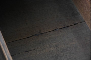 イギリスアンティーク　マホガニー材　天板の曲線がやわらかな印象を与えるシンプルなデザインのデスク　(R-089526)