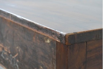 イギリスアンティーク　マホガニー材　天板の曲線がやわらかな印象を与えるシンプルなデザインのデスク　(R-089526)