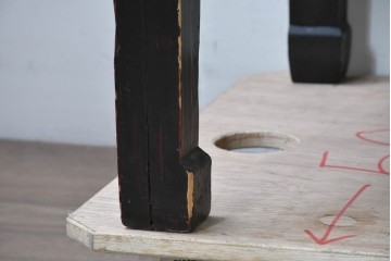 中国ヴィンテージ　アンティーク調　金彩を施した木彫りが異国情緒あふれるオリエンタルなキャビネット　(R-089528)