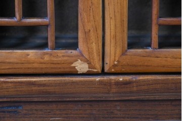 中国ヴィンテージ　アンティーク調　幾何学的な格子意匠が印象的なキャビネット　(R-089529)