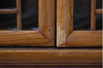 中国ヴィンテージ　アンティーク調　幾何学的な格子意匠が印象的なキャビネット　(R-089530)