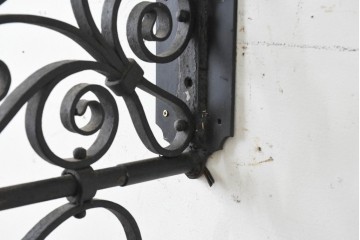 イギリスアンティーク　1950年から1960年頃　大型サイズ!!　ロートアイアン　スクロール意匠が美しい2灯式ウォールライト　(R-089535)