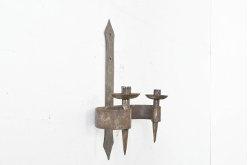 《壁付け照明加工費込み》　イギリスヴィンテージ　ロートアイアン　重厚感ある佇まいのキャンドルスタンド型ウォールライト　(R-089537)