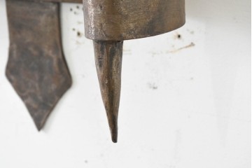 《壁付け照明加工費込み》　イギリスヴィンテージ　ロートアイアン　重厚感ある佇まいのキャンドルスタンド型ウォールライト　(R-089537)