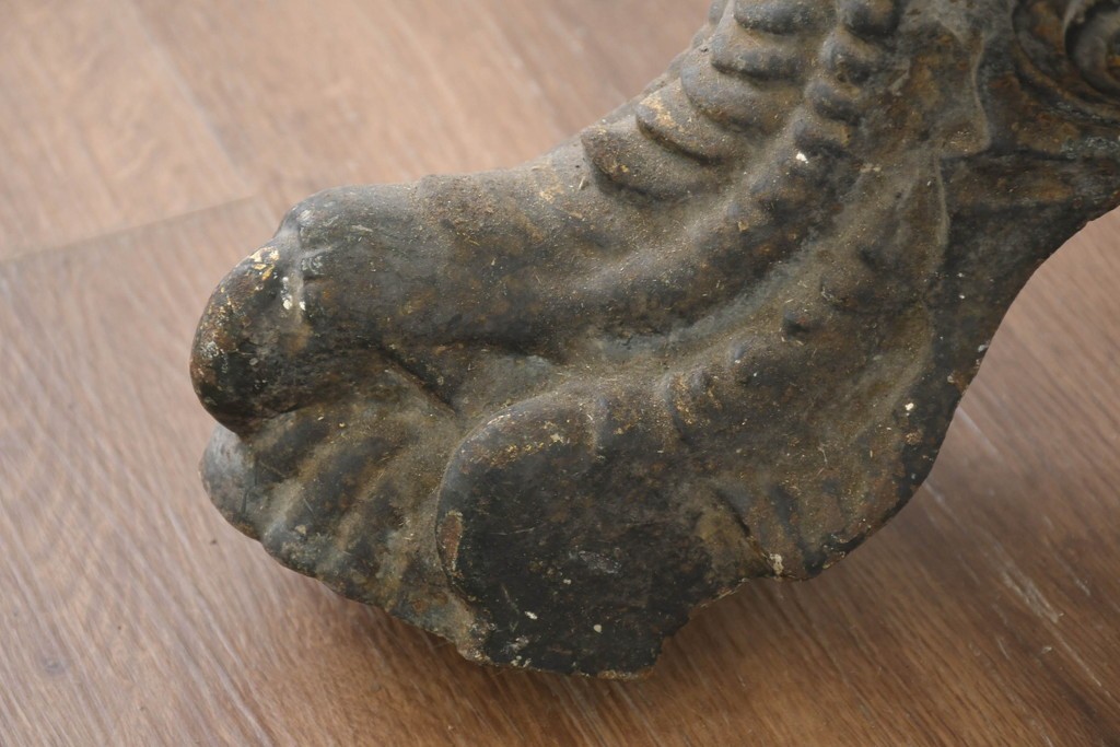 イギリスアンティーク　1890年から1910年頃　優美なレリーフが魅力的な飾り脚　(R-089546)