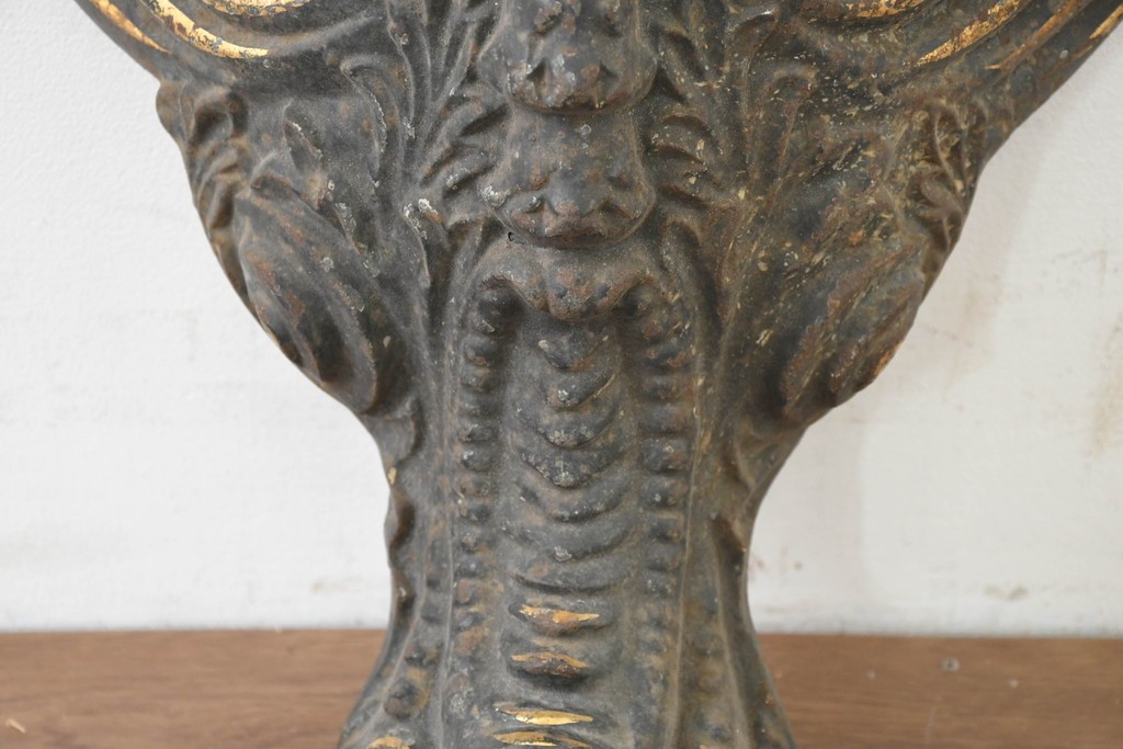イギリスアンティーク　1890年から1910年頃　優美なレリーフが魅力的な飾り脚　(R-089547)