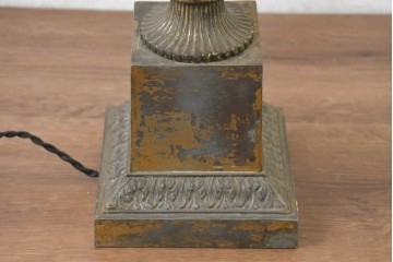 フランスヴィンテージ　1950年から1960年頃　淡いグリーンのプリーツシェードとダマスク柄が上品なテーブルライト　(R-089552)