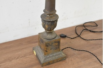 フランスヴィンテージ　1950年から1960年頃　淡いグリーンのプリーツシェードとダマスク柄が上品なテーブルライト　(R-089552)