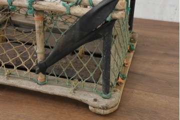 ヨーロッパヴィンテージ　1950年から1960年頃　マリンスタイルのオブジェとしておすすめ!　木製フレームと網でつくられたロブスターキャッチャー　※ディスプレイ用　(R-089560)