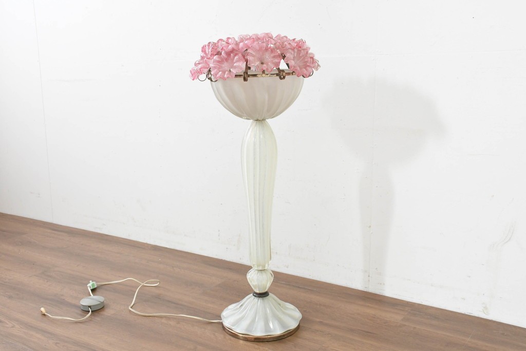 和製ヴィンテージ　希少モデル!　岩田工芸ガラス　花型のガラス装飾が空間を華やかに彩るスタンドライト　※花びらに欠損あり　(R-089567)