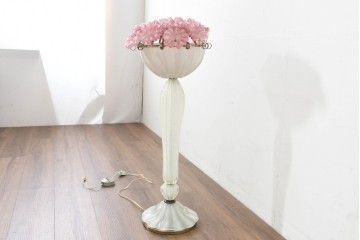 和製ヴィンテージ　希少モデル!　岩田工芸ガラス　花型のガラス装飾が空間を華やかに彩るスタンドライト　※花びらに欠損あり　(R-089567)