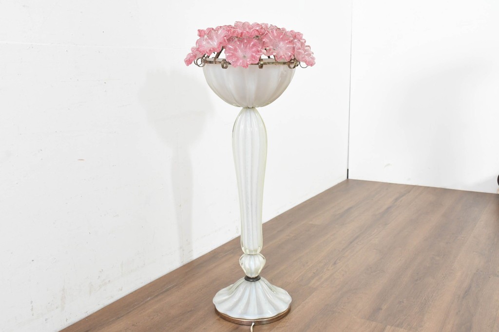 和製ヴィンテージ　希少モデル!　岩田工芸ガラス　花型のガラス装飾が空間を華やかに彩るスタンドライト　※花びらに欠損あり　(R-089567)