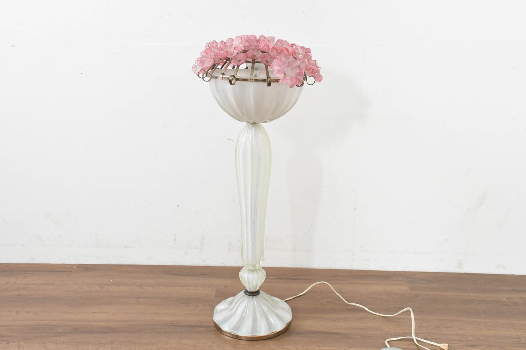 和製ヴィンテージ　希少モデル!　岩田工芸ガラス　花型のガラス装飾が空間を華やかに彩るスタンドライト　※花びらに欠損あり　(R-089567)