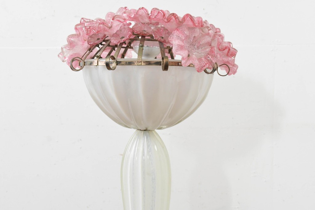 和製ヴィンテージ　希少モデル!　岩田工芸ガラス　花型のガラス装飾が空間を華やかに彩るスタンドライト　※花びらに欠損あり　(R-089567)