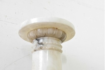 イタリアヴィンテージ　アラバスター(雪花石膏)　花台としても使えるコラムライト　(R-089568)