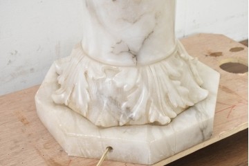 イタリアヴィンテージ　アラバスター(雪花石膏)　花台としても使えるコラムライト　(R-089568)