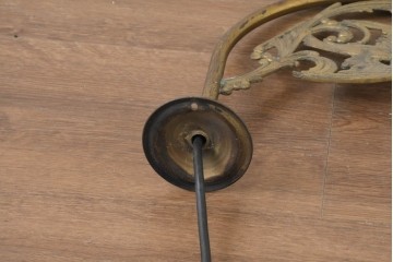 イギリスアンティーク　1910年から1930年頃　淡いグリーンシェードと鳥のレリーフが魅力の吊り下げ型ウォールライト　(R-089572)