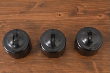 イギリスアンティーク　1930年頃　レトロなベークライトスイッチ3点セット　※ディスプレイ用　(R-089575)