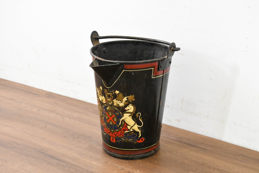 イギリスヴィンテージ　1950年頃　エンブレム装飾の英国コールバケツ　(R-089579)