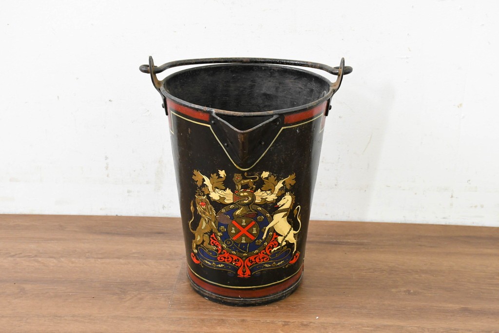 イギリスヴィンテージ　1950年頃　エンブレム装飾の英国コールバケツ　(R-089579)