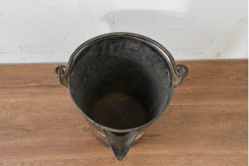 イギリスヴィンテージ　1950年頃　エンブレム装飾の英国コールバケツ　(R-089579)