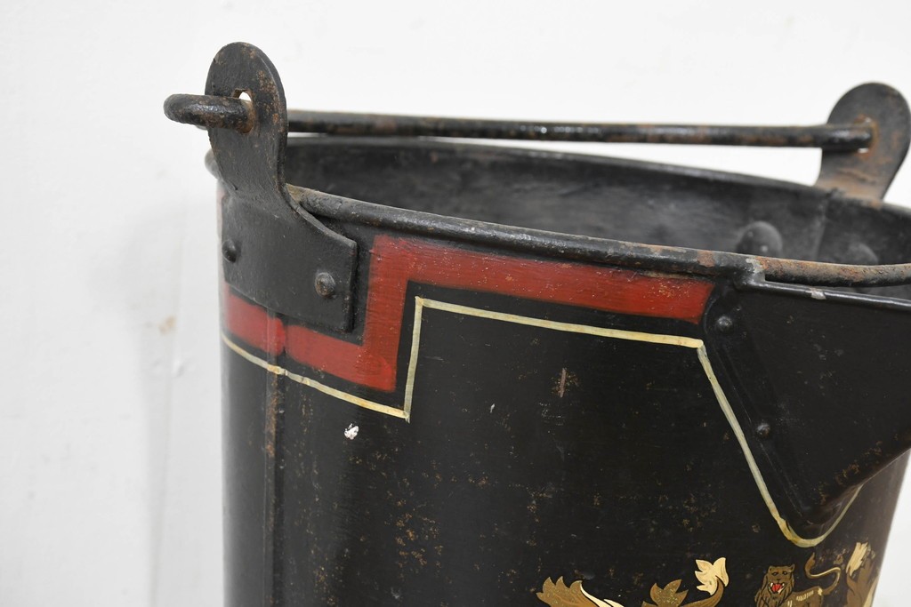 イギリスヴィンテージ　1950年頃　エンブレム装飾の英国コールバケツ　(R-089579)