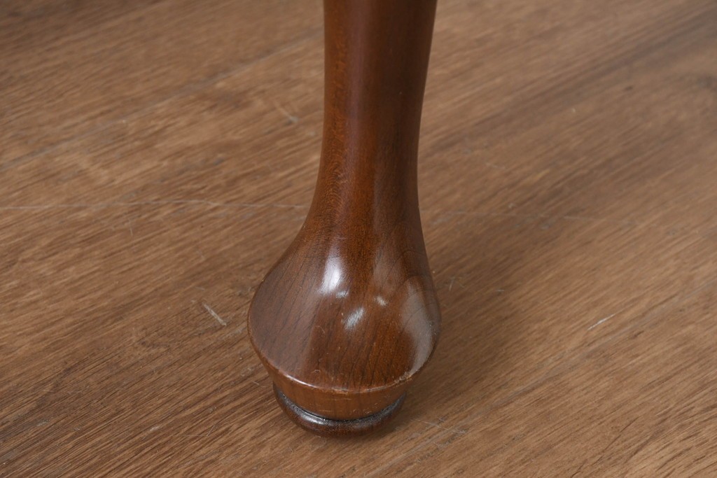 中古　美品　アメリカ　ETHAN ALLEN(イーセンアーレン)　猫脚が優美なサイドテーブル　(R-089586)