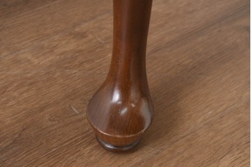 中古　美品　アメリカ　ETHAN ALLEN(イーセンアーレン)　猫脚が優美なサイドテーブル　(R-089586)