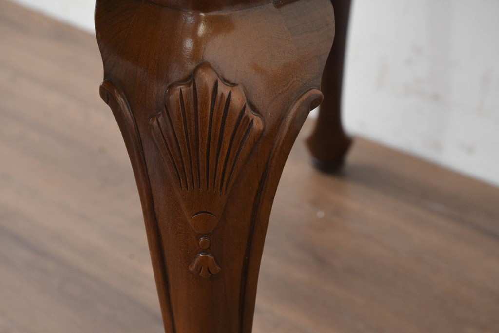 中古　美品　アメリカ　ETHAN ALLEN(イーセンアーレン)　猫脚が優美なサイドテーブル　(R-089586)