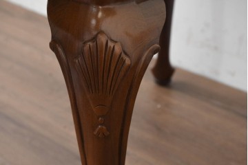 中古　美品　アメリカ　ETHAN ALLEN(イーセンアーレン)　猫脚が優美なサイドテーブル　(R-089586)